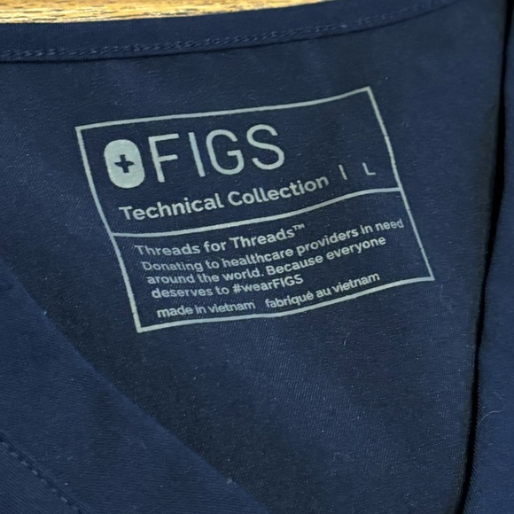 Navy SLIM One Pocket Fig Scrub Top- Large - Picture 3 of 4